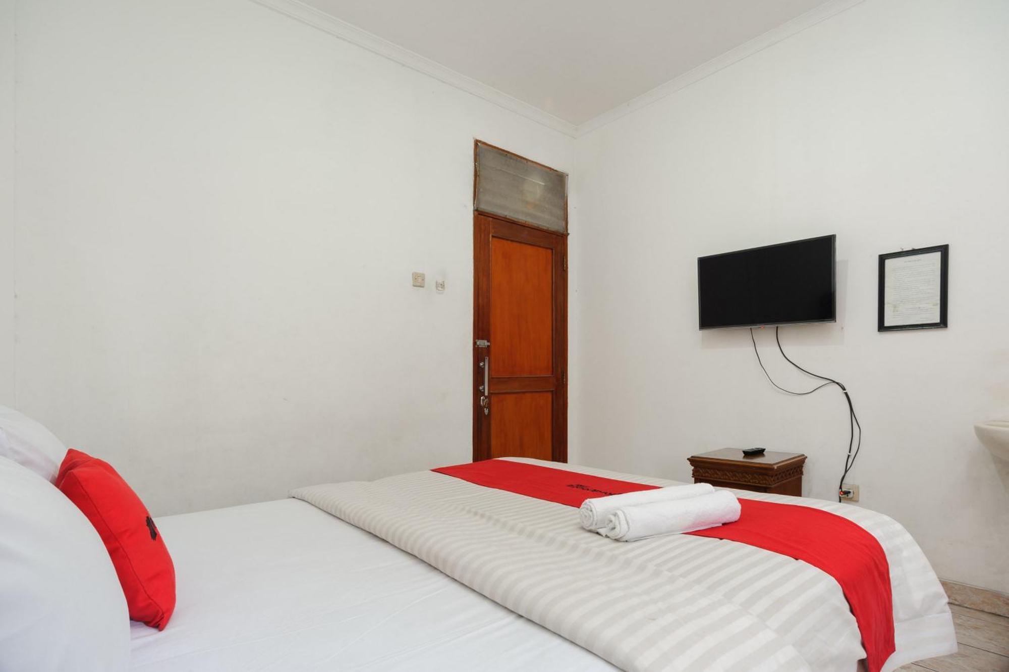 ג'קרטה Reddoorz Syariah Near Aeon Mall Tanjung Barat מראה חיצוני תמונה