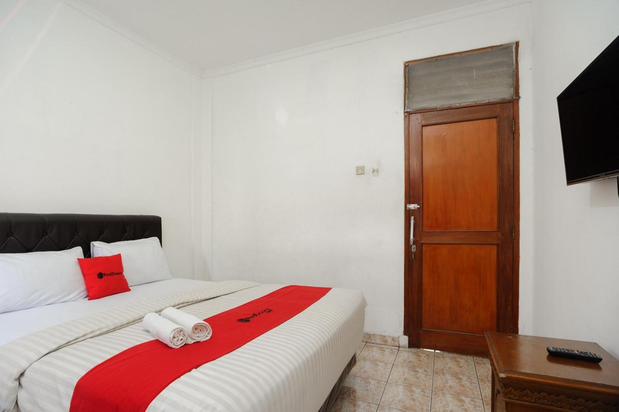 ג'קרטה Reddoorz Syariah Near Aeon Mall Tanjung Barat מראה חיצוני תמונה