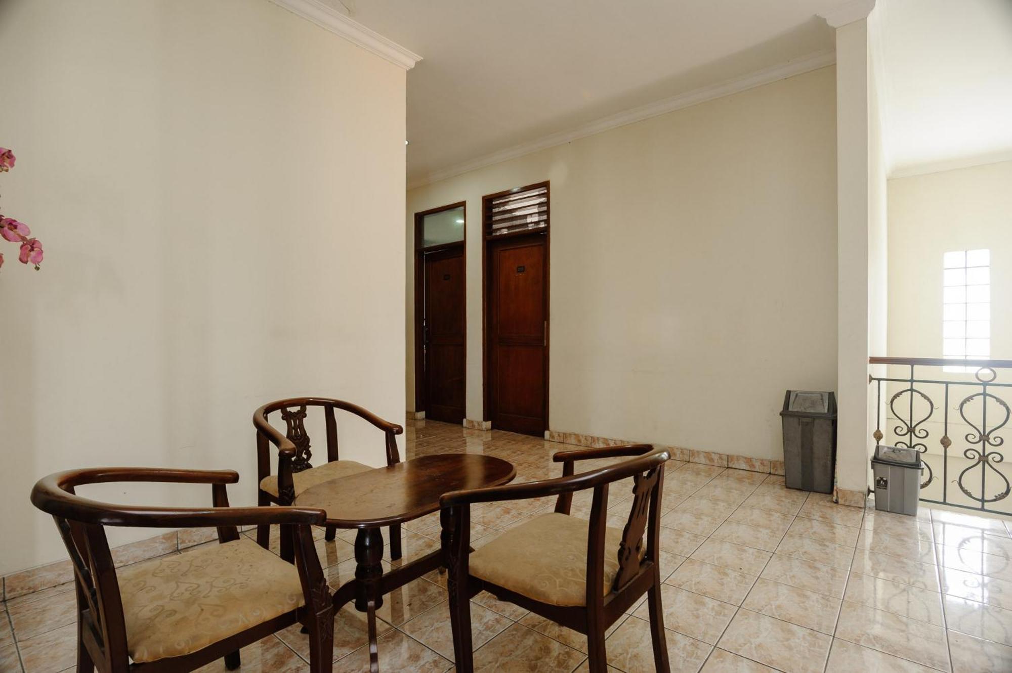 ג'קרטה Reddoorz Syariah Near Aeon Mall Tanjung Barat מראה חיצוני תמונה