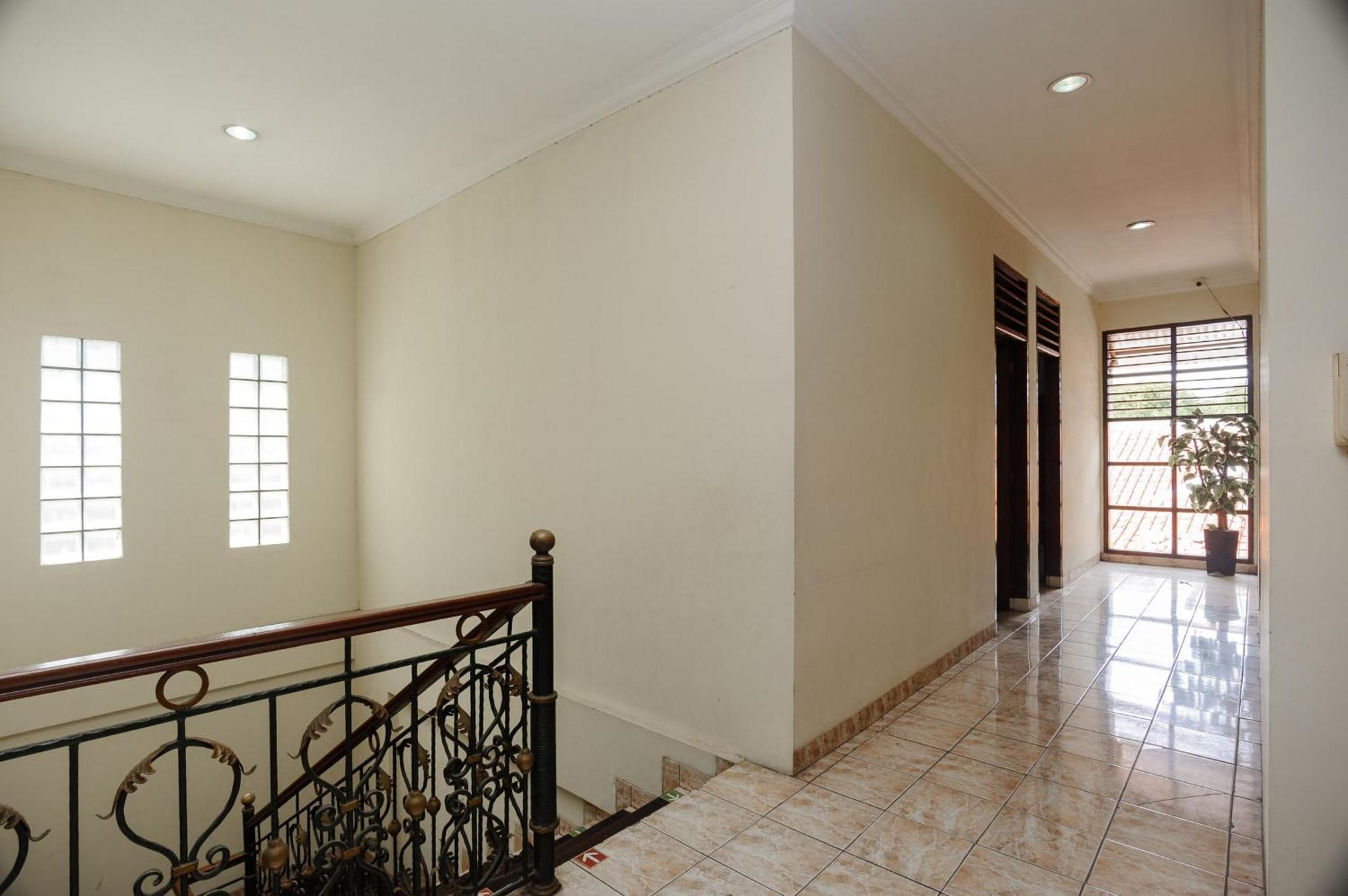ג'קרטה Reddoorz Syariah Near Aeon Mall Tanjung Barat מראה חיצוני תמונה